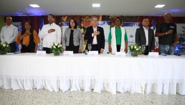 Promipyme entrega préstamos en Hato Mayor